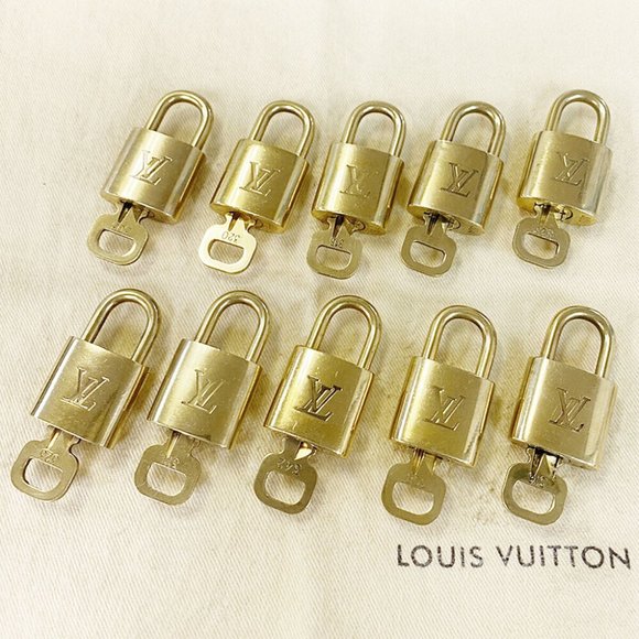 Authentic LOUIS VUITTON LV 10 SET PADLOCK CADENA KEY BAG CHARM GOLD PLATED - Picture 4 of 4